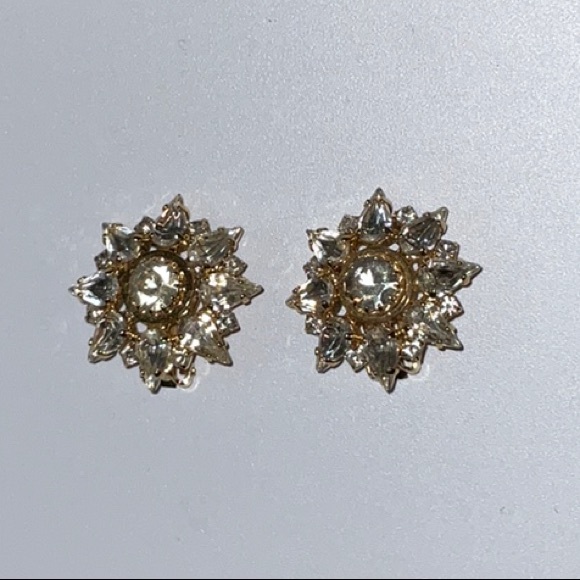 Retro Clip On Earrings Brilliantly Sparkly Stones and Gold-Tone Metal - Picture 4 of 12